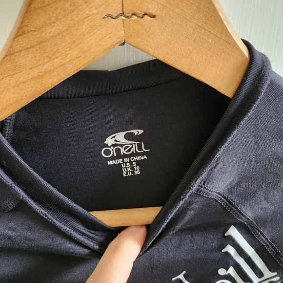 O'NEILL Rash Gaurd - Picture 2 of 4